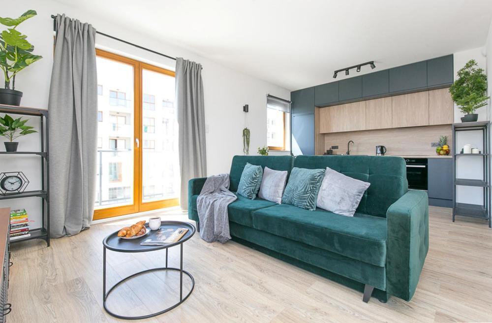 Апартаменти Apartament Black Zajezdnia Wrzeszcz Гданськ Екстер'єр фото